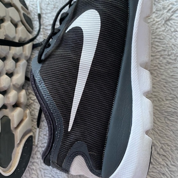 USED NIKE SHOES - Picture 14 of 16